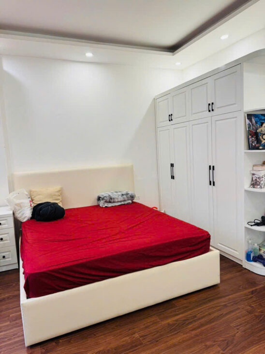 NHÀ ĐẸP PHỐ NGUYỄN TRÃI HÀNG XÓM ROYAL CITY, BA BƯỚC RA PHỐ, CHỈ 7.6 TỶ.