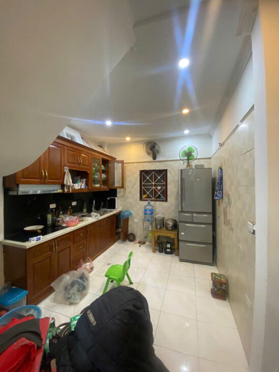 Bán nhà phố Láng Hạ – Sổ 40m x 4T tổng 4 phòng ngủ – ngõ nông nhà còn mới – Tặng lại nội thất