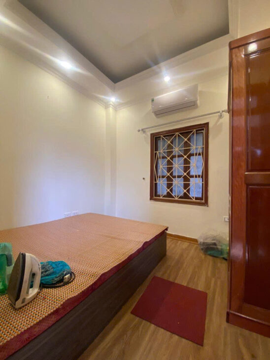 Bán nhà phố Láng Hạ – Sổ 40m x 4T tổng 4 phòng ngủ – ngõ nông nhà còn mới – Tặng lại nội thất