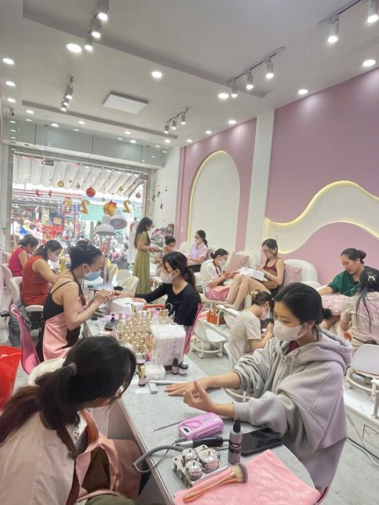 Quận Tân Phú ! SANG SALON NAILS Và GỘI MT ĐƯỜNG LỚN SẦM UẤT TÂN PHÚ, Tel : 0835888894 ( chính chủ