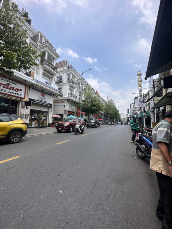 Bán nhà Mặt tiền,ngang 7m,Trần Thị Nghỉ,Cityland,3 tầng, đường 12m có vỉa hè,nhỉnh