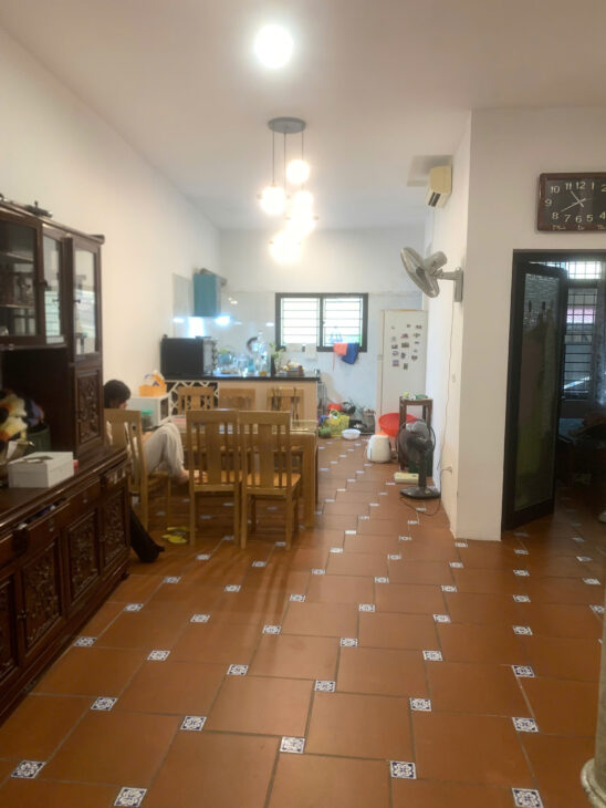 Bán nhà phố Tôn Thất Tùng, ngõ ô tô, sát mặt phố, 85m2, giá cực rẻ