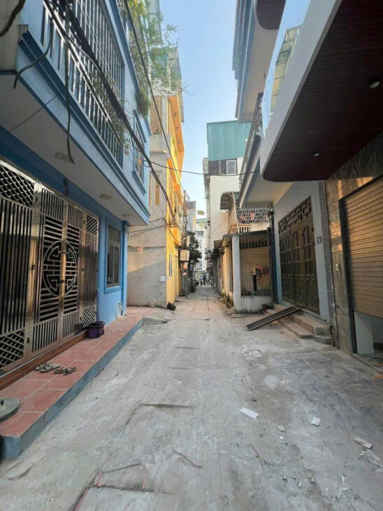 BÁN NHÀ NGÕ 84 ĐÀM QUANG TRUNG- Ô TÔ ĐỖ CỬA-30M2×5 TẦNG, MT 4M- GIÁ 5,5 TỶ.