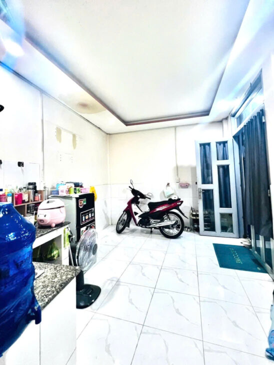 BÁN NHÀ 2 TẦNG, 2 PHÒNG NGỦ, 2 TỶ – VỊ TRÍ VÀNG QUẬN 9