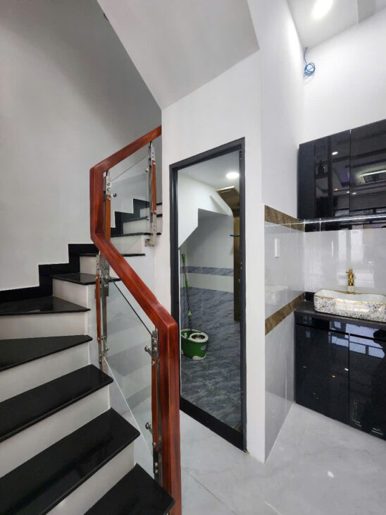 ĐỐI DIỆN NHÀ MÁY BIA TIGER-NHÀ 3 TẦNG ĐẸP LUNG LINH-HẺM OTO Ở TRONG NHÀ-CHI HƠN 4 TỈ