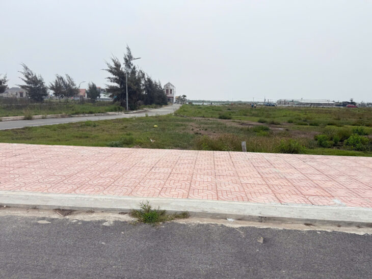 Nhỉnh 2 tỷ em bán trục chính đường 10m giao phong quất lâm sát Flamingo