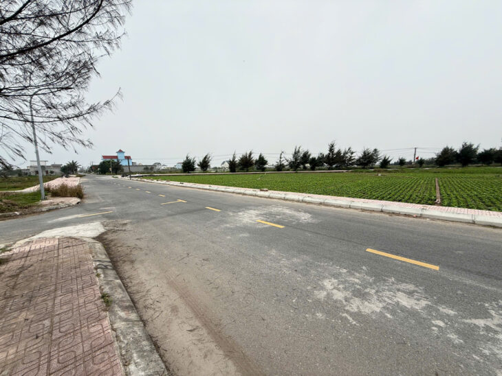 Nhỉnh 2 tỷ em bán trục chính đường 10m giao phong quất lâm sát Flamingo