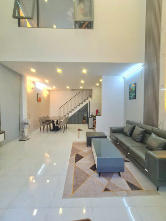 Nhà hẻm xe hơi, gần bên Gò Vấp, khu Vip Nam Long, nhà đẹp long lanh! rẻ!