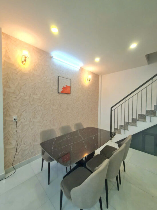 Nhà hẻm xe hơi, gần bên Gò Vấp, khu Vip Nam Long, nhà đẹp long lanh! rẻ!