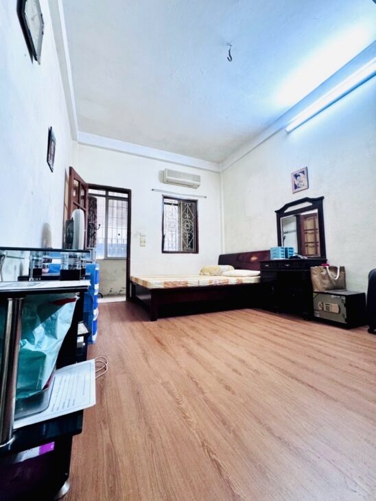 BÁN NHÀ DÂN XÂY PHỐ CÁT LINH, NHÀ 3 TẦNG x 41/50 M2,MT-3.6M GIÁ CHỈ 9 TỶ