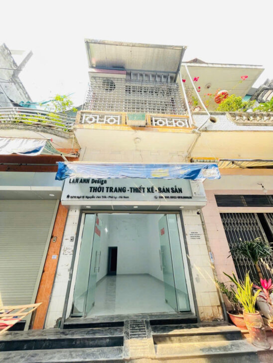Chào bán căn nhà 3 tầng kinh doanh buôn bán được, ngay tại trung tâm TP Phủ Lý ngay gần cổng chợ