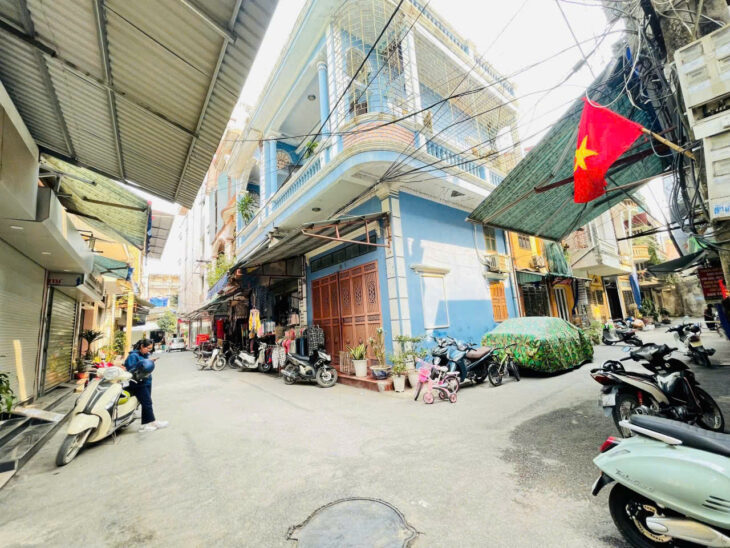 Chào bán căn nhà 3 tầng kinh doanh buôn bán được, ngay tại trung tâm TP Phủ Lý ngay gần cổng chợ