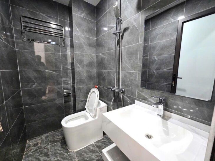 Cầu Giấy nhà mới tinh, 30m2, ngõ rộng, gần phố, 6 tầng thang máy, 8 tỷ