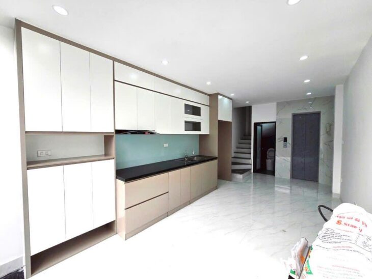 Cầu Giấy nhà mới tinh, 30m2, ngõ rộng, gần phố, 6 tầng thang máy, 8 tỷ