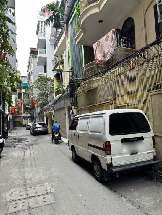 Bán nhà 3 tầng cũ phố Tôn Đức Thắng – Sổ đỏ 90m, MT 6,7m nở hâu – trước nhà tô tránh giá 24,5 tỷ