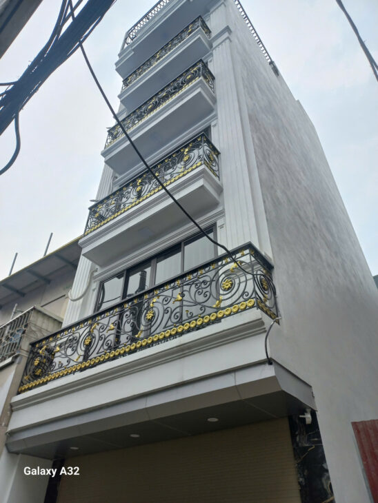 BÁN NHÀ NGỌC THỤY -THÔNG SỐ SIÊU ĐẸP – NỞ HẬU – Ô TÔ NGỦ TRONG NHÀ- THANG MÁY CHẠY VÙ VÙ+ FULL NỘI