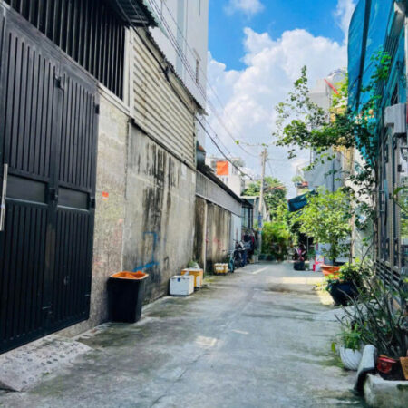 Sát LÊ VĂN KHƯƠNG-kế trường học TRẦN QUỐC TOẢN-gần siêu thị lớn nhất QUẬN 12-DT gần 70m2-4PN