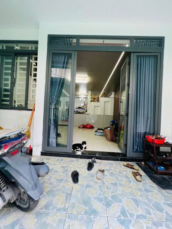 Sát LÊ VĂN KHƯƠNG-kế trường học TRẦN QUỐC TOẢN-gần siêu thị lớn nhất QUẬN 12-DT gần 70m2-4PN