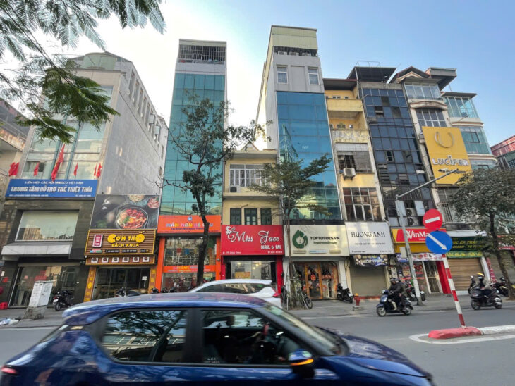 MẶT PHỐ KHÂM THIÊN,KINH DOANH ĐỈNH ,VỈA HÈ ĐÁ BÓNG ,TẦNG 1 THÔNG SÀN KINH DOANH ,GIÁ ĐẦU