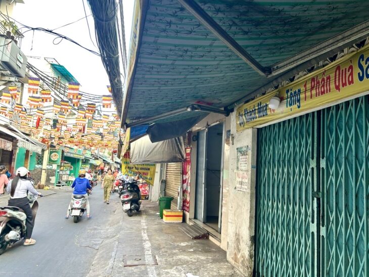 BNAS NHÀ MẶT TIỀN – KHU DÂN CƯ HIỆN HỮU- XE HƠI ĐỔ CỬA- THÔNG RA HOÀNG DIỆU VÀ NGUYEENC TÂT THÀNH.