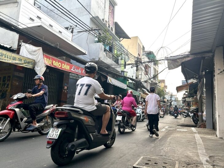 BNAS NHÀ MẶT TIỀN – KHU DÂN CƯ HIỆN HỮU- XE HƠI ĐỔ CỬA- THÔNG RA HOÀNG DIỆU VÀ NGUYEENC TÂT THÀNH.