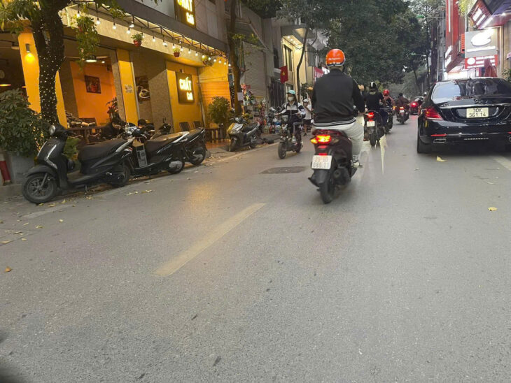 Bán nhà Hoàng Cầu – Mặt ngõ kinh doanh 30m ra phố – 60m ra mặt hồ Hoàng Cầu 55m x 5 tầng 22,5 tỷ