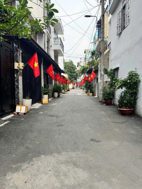 Bán nhà giápTân Bình,Chỉ 6tỷ,60m2, 4×15, 2 tầng,sát mặt tiền Nguyễn Tư Giản,Nhà đẹp ở ngay
