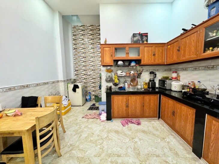 Bán nhà giápTân Bình,Chỉ 6tỷ,60m2, 4×15, 2 tầng,sát mặt tiền Nguyễn Tư Giản,Nhà đẹp ở ngay