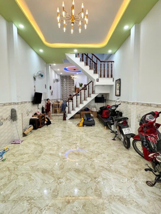 Bán nhà giápTân Bình,Chỉ 6tỷ,60m2, 4×15, 2 tầng,sát mặt tiền Nguyễn Tư Giản,Nhà đẹp ở ngay