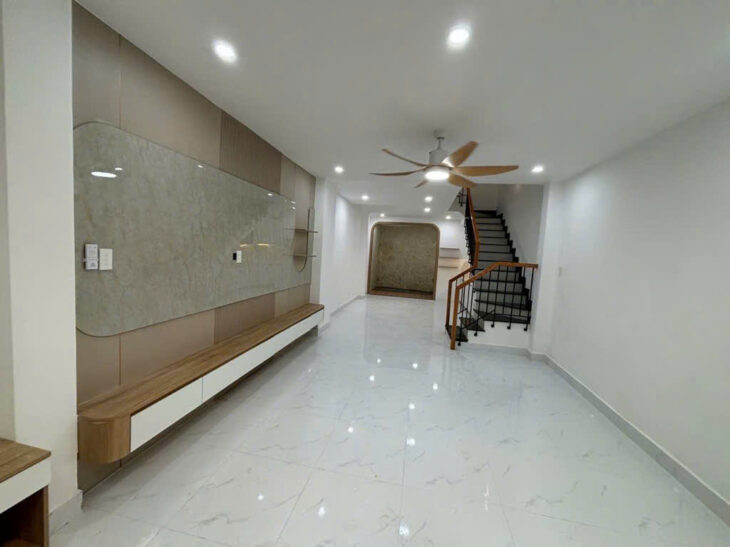 52m2 – 5 Tầng – 4PN 5 Tolet – $ 6,6 Tỷ , TK Hiện đại – Nở hậu – Sát HXH cách 20M ra MẶT TIỀN