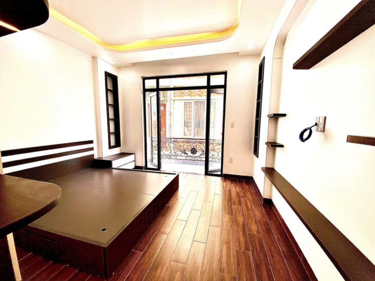 Nhà mới tinh, 56m 4 tầng độc lập, Giá 3.99 tỉ, gần mặt đường Khúc Thừa Dụ