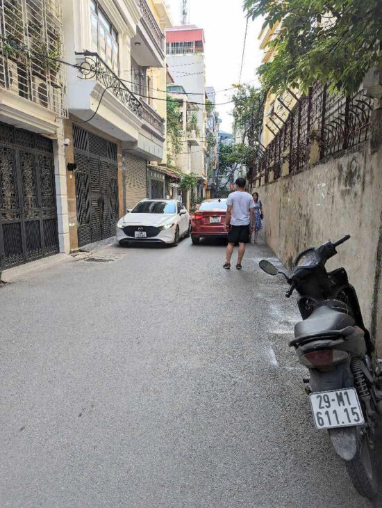 B.á.n N.h.à Hoàng Văn Thái – Toà nhà VP -View Đầm Hồng-Phân Lô – Ô Tô Tránh 65m-23.8T.ỷ