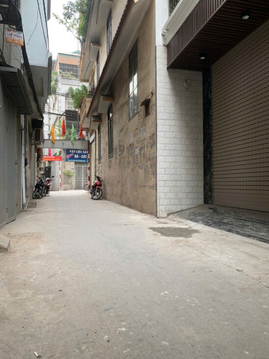 Bán nhà riêng tại Thanh Xuân, Cách RoyalCity vài bước chân, ngõ thông, gần ô tô, 5 tầng 40m2 giá