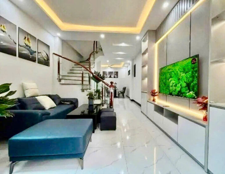 Bán nhà riêng tại Thanh Xuân, Cách RoyalCity vài bước chân, ngõ thông, gần ô tô, 5 tầng 40m2 giá