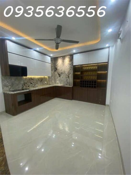 ĐỊNH CÔNG – NHÀ ĐẸP 5 TẦNG THANG MÁY – Ô TÔ VÀO NHÀ – KINH DOANH ĐỈNH – SÁT PHỐ 2.5 DT 63M² – GIÁ