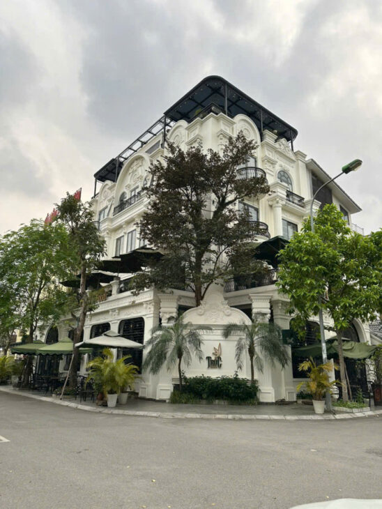 Cho thuê lâu dài biệt thự Thành Phố Giao Lưu, 368m2, 4 tầng, view hồ, kinh doanh đỉnh