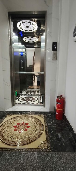 NHÀ ĐẸP, Ô TÔ ĐÕ CỬA , THANG MÁY , LÔ GÓC NGÕ PHỐ HOÀNG ĐẠO THÀNH , DT 30/35M2 X 6T X 5.2 MT . GIÁ