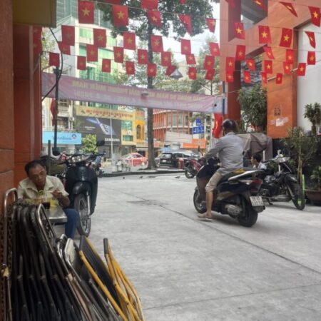 (hiếm có) nhỉnh 8tỷ có thể nghỉ hưu cả đời, trung tâm Q1, Lô góc, dòng tiền 60tr/th, hẻm xe hơi