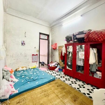 BÁN NHÀ 2 TẦNG- PHỐ THÁI HÀ- ĐẤT PHÂN LÔ -Ô TÔ LÙI CỬA .CÁCH MẶT PHỐ 50M