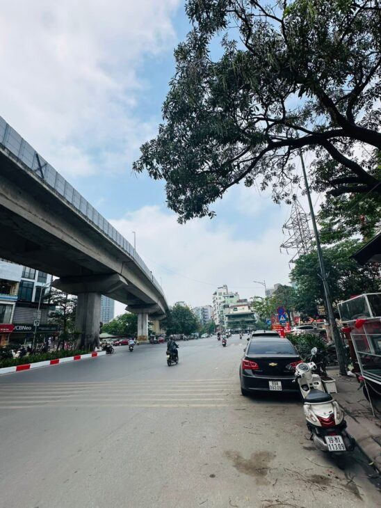 MẶT PHỐ HÀO NAM – ÔTÔ TRÁNH, VỈA HÈ KINH DOANH ĐỈNH – 5 TẦNG THANG MÁY – GIÁ 36 TỶ