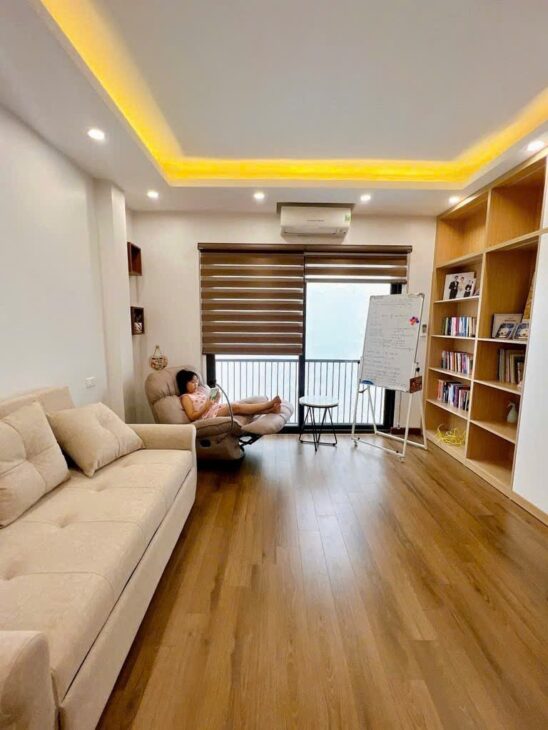 PHÂN LÔ HOÀNG VĂN THÁI, Ô TÔ TRÁNH KINH DOANH ĐỈNH, GIÁ 12.6 TỶ.