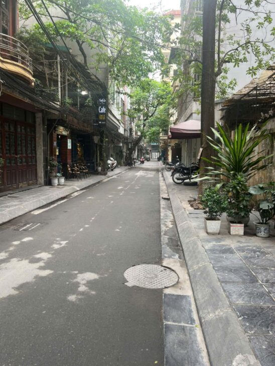 PHÂN LÔ HOÀNG VĂN THÁI, Ô TÔ TRÁNH KINH DOANH ĐỈNH, GIÁ 12.6 TỶ.