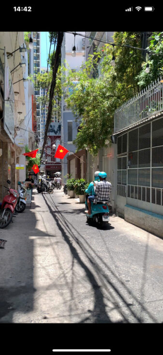 Bán CHDV sát mặt tiền Đường 3/2 quận 10,4 tầng, 85m2 ,sổ vuông nở hậu L ,BTCT, hoàn công đủ , dưới