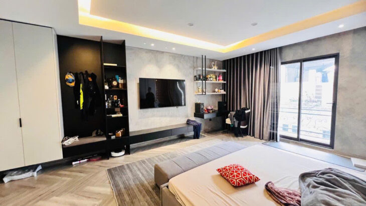 Nhà lôc góc Ngọc Thuỵ, 51/60m2, 5 tầng, MT 5m, thang máy, gara ô tô, ngõ kinh doanh, giá 13.8 tỷ