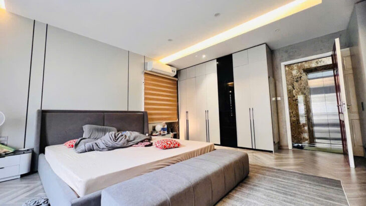 Nhà lôc góc Ngọc Thuỵ, 51/60m2, 5 tầng, MT 5m, thang máy, gara ô tô, ngõ kinh doanh, giá 13.8 tỷ