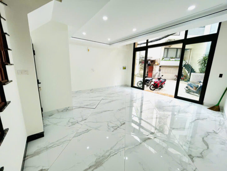 Nhà phân lô trung tâm quận Hoàng Mai, 38m2, 7 tầng tháng máy, MT 5m, ô tô vào nhà, full nội thất,