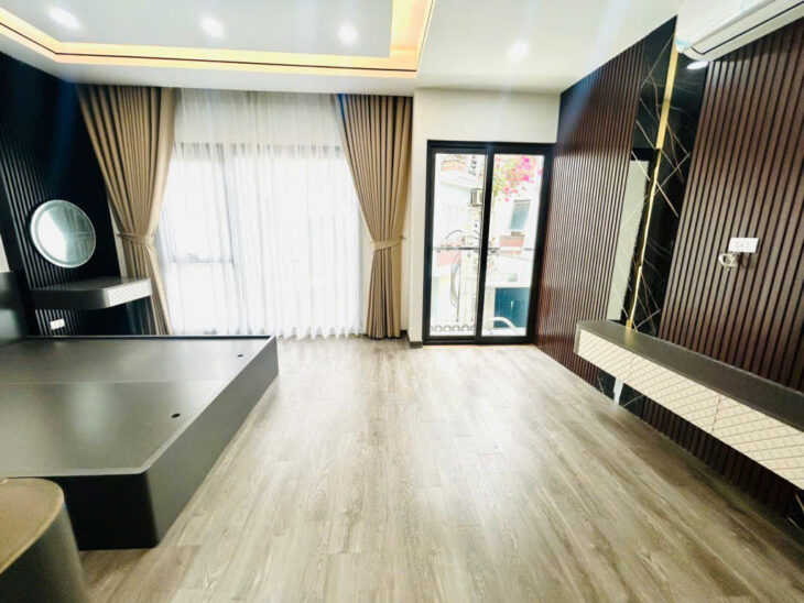 Nhà phân lô trung tâm quận Hoàng Mai, 38m2, 7 tầng tháng máy, MT 5m, ô tô vào nhà, full nội thất,