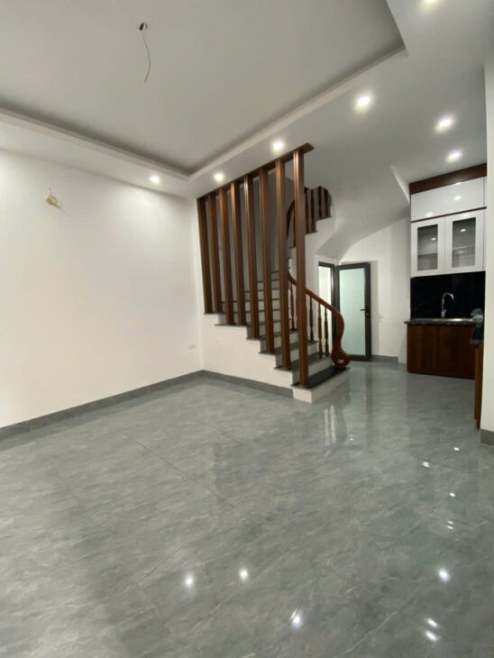 Bán nhà Ngọc Thụy, 30m2, ô tô lùi cổng 3.5m, nội thất cơ bản, giá đầu tư 6.98 tỷ