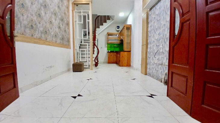 Bán nhà Nguyễn Chính –Tân Mai, gần phố, ô tô tránh 5 tầng 30m2 giá chỉ 5.75 tỷ