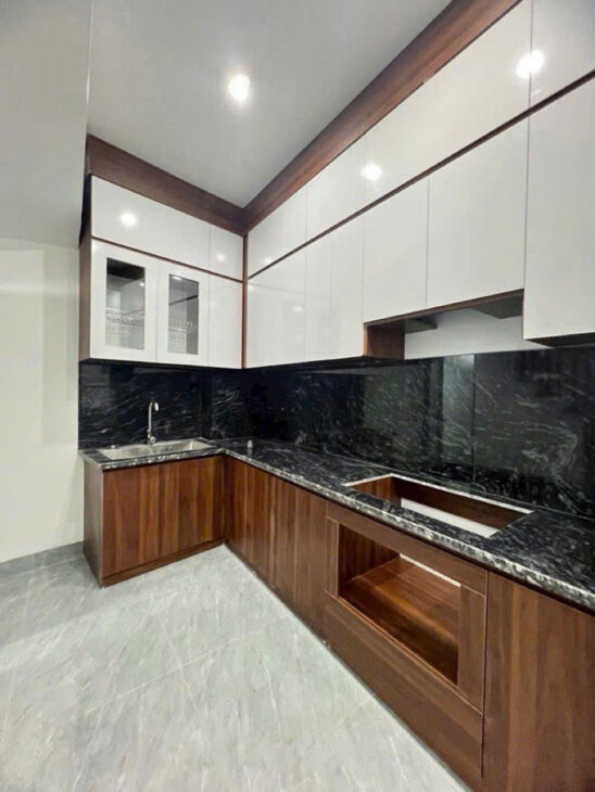 Bán nhà Ngọc Thụy, 30m2, 5 tầng, Mt 4.08m, dân trí cao, hàng xóm thân thiện, giá 6.15 tỷ